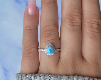 Larimar Ring / Weißer Topas Ring / 925 Sterling Silber / Rhodium vergoldet / Heilstein / Geschenke für Sie / Birne Cabochon / Kleiner Ring LAR-SR-40-W.
