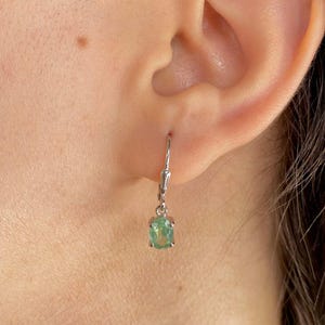 Green Kyanite Leverback Earring / 925 Sterling Silver Earring / Healing Gemstone / Gifts For Her / Oval Cut / Dainty Green Kyanite Earring