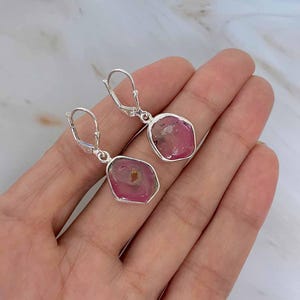 Pendiente de rebanada de turmalina sandía / Plata de ley 925 / Piedra preciosa curativa / Regalo para ella / Joyería de turmalina / Pendiente de rebanada elegante