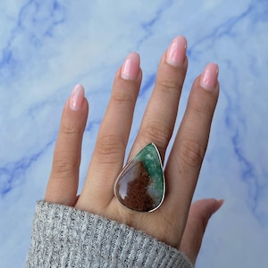 Chrysoprase Adjustable Ring / 925 Sterling Silver Ring / Healing Gemstone / Gifts for her / Pear Cab / Statement Chrysoprase Adjustable Ring