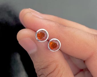Pendientes de botón de cianita naranja / Plata de ley 925 / Piedra preciosa curativa / Regalos para ella / Baño de rodio / Pendientes delicados OKY-SE-1426.