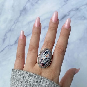 Bague ajustable en fordite / Bague en argent sterling 925 / Pierres précieuses curatives / Cadeaux pour elle / Cabine ovale / Fordite / Bagues fordite tendance