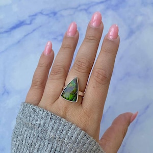 Bague ajustable en ammolite / Bague en argent sterling 925 / Pierre précieuse de guérison / Cadeaux pour elle / Traingal Cab / Bague ajustable en ammolite tendance