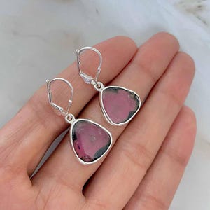 Pendiente de rebanada de turmalina sandía / Plata de ley 925 / Piedra preciosa curativa / Regalo para ella / Joyería de turmalina / Pendiente de rebanada elegante