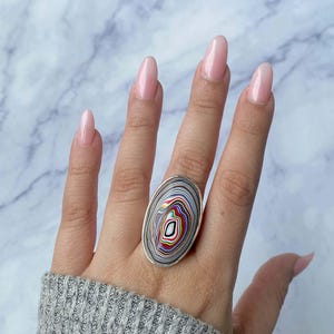 Bague ajustable en fordite / Bague en argent sterling 925 / Pierres précieuses curatives / Cadeaux pour elle / Cabine ovale / Fordite / Bagues fordite tendance