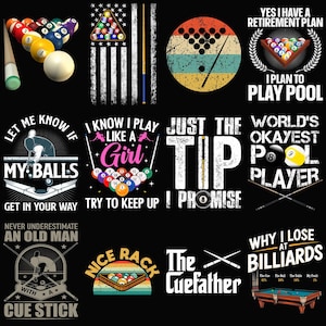 Könnte beinhalten: Eine Sammlung von Billard-Designs auf schwarzem Hintergrund. Die Designs umfassen Billardkugeln, Queues und Texte wie "Ich weiß, wie ich wie ein Mädchen spiele" und "The Cuefather".