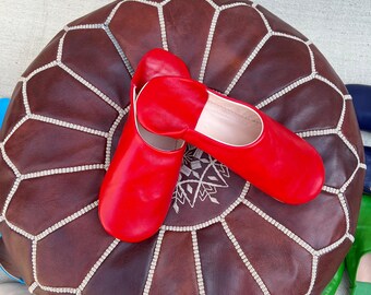 Babuchas marroquíes hechas a mano, zapatillas de interior de cuero genuino, zapatos de casa artesanales unisex y acogedores, regalo tradicional marroquí, comodidad para el hogar bohemio.