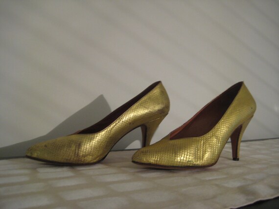 Genuine Vintage Snakeskin New Wave Pumps - image 2