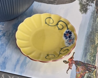 Vintage Arita Ware Yellow Scalloped Plate with Hand-Painted Flower Motif | Japanese Porcelain