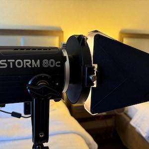 Adaptateur pour porte de grange pour l'Aputure 80C