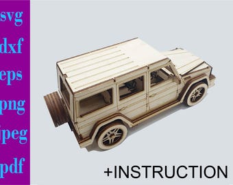 Könnte beinhalten: Ein Holzmodellbausatz eines hellbraunen SUV mit detailliertem Innenraum und einem Reserverad am Heck. Das Modell ist unmontiert und wird mit einer Anleitung geliefert.