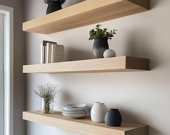 Massives schwebendes Regal aus weißer Eiche, modern, Eichenholzregal, schwebendes Regal, montiertes Regal, Eichenwandregal, Wohnzimmer, Bücherregal, Ausstellungsregal