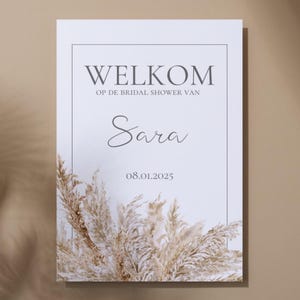 Gepersonaliseerde tafelkaarten / welkomstkaarten voor een bridal shower / vrijgezellenfeest met pampas