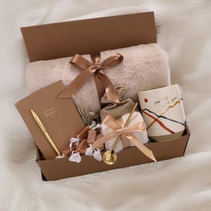 Hygge Gift Box with Blanket, Thinking of you, Bereavement, Encouragement gift, Sympathy gift Basket, Thank You, Sending a hug