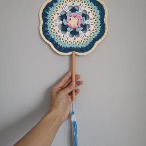 Éventail rond chinois au crochet fait à la main
