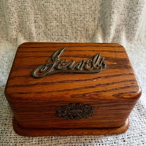 Vintage 1890 Tiger Oak Jewelry Box