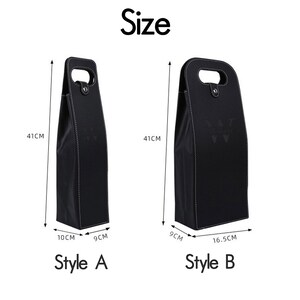 K&ouml;nnte beinhalten: Zwei schwarze Weinflaschentaschen mit Rei&szlig;verschl&uuml;ssen. Die Tasche links ist 10 cm breit, 9 cm hoch und 41 cm lang. Die Tasche rechts ist 9 cm breit, 16,5 cm hoch und 41 cm lang. Die Taschen sind mit "Style A" und "Style B" gekennzeichnet.