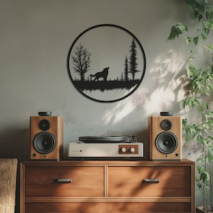 Custom Metal Wolf Wall Art – Howling Wolf Silhouette, Modern Nature-Inspired Decor, Round Metal Wall Hanging, Perfect for Home or Office