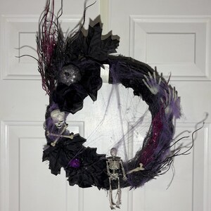 Spooky Skeleton Halloween Wreath