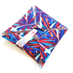 Pie plate carrier, hot plate travel caddy, reversible red white blue fireworks celebration party hostess gift