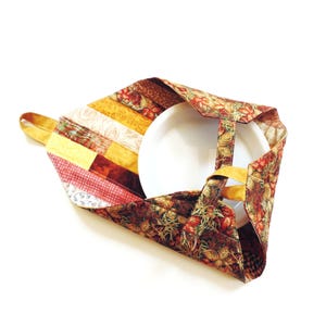 Insulated dish carrier, pie quiche casserole hot plate travel bag, hostess gift