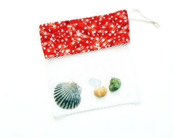 Shell collecting drawstring mesh bag, summer vacation essential, red with white stars