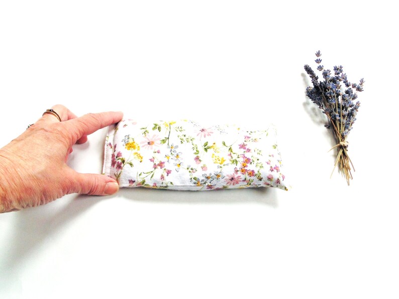 Microwavable lavender eye pillow with flax seed in soft flannel fabric image 3