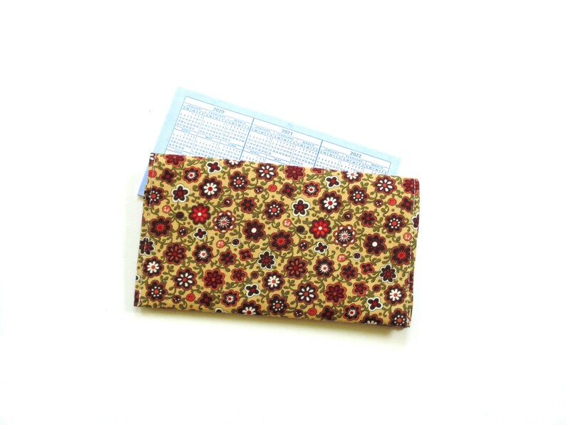 Checkbook cover with two pockets, floral cotton fabric image 4