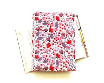 Zipper book sleeve, padded bag, berry pink floral book protector