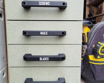 Tirador de cajón personalizable de 150 mm con texto en relieve 3D