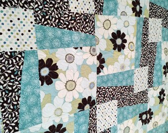 Retro Floral Patchwork Quilt: Handmade Cotton Throw (53x70)