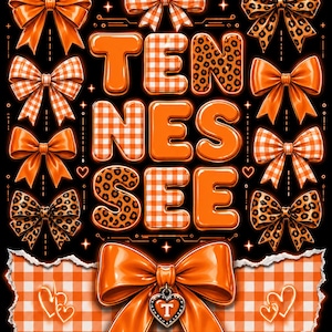Puede incluir: Un diseño gráfico con la palabra "TENNESSEE" en naranja, algunas letras con estampado de cuadros y otras con estampado de leopardo. Varios lazos naranjas y con estampado de leopardo rodean el texto, con un lazo grande en la parte inferior.