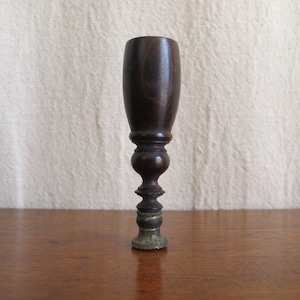 Lak- of wafelzegel met handvat van gedraaid palissander of lignum vitae en gearceerd patroon, ca. 1800 vintage antiek