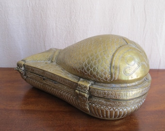 Indian betel nut lime paste box in chased and engraved brass in the form of a fish, early 19th century, vintage antique