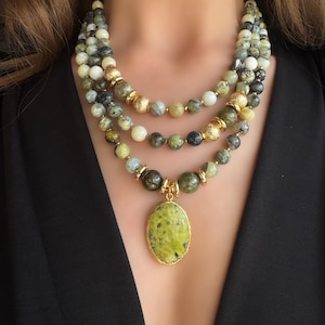 Green Agate Necklace Handmade Gemstone Necklace for Women Beaded Birthday Gift for Mom Big Bold Statement Necklace