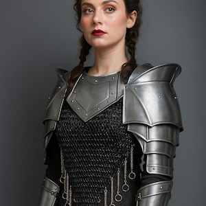 Steel Lady Warrior Armor Set | Pauldrons, Bracers & Chainmail | Medieval Lady Armo | LARP Women&#39;s armor Cosplay Armor | Female Knight