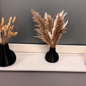 Modern vase 3D printed grooves - Vase set or individually - Vase waterproof because of PETG - Vase large 18 cm - Vase medium 13.5 cm - Vase small 11 cm