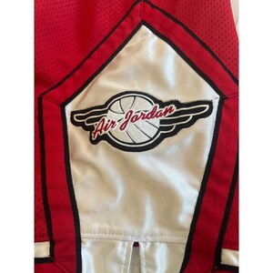 Szorty Nike Air Jordan z siateczki w kolorze czerwonym i białym z lat 90. w rozmiarze M zdjęcie 3