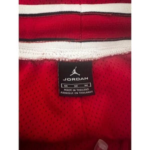 Szorty Nike Air Jordan z siateczki w kolorze czerwonym i białym z lat 90. w rozmiarze M zdjęcie 4