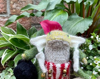 Mr. Toad Knit Doll – Handcrafted Baby Alpaca Frog Toy in Fancy Outfit – Woodland Creature Gift – Wind in the Willows Inspired