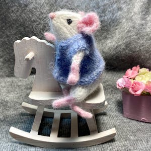Winzige gestrickte Maus - Handarbeit, Geschenk, Wohndeko, Sammlerstück