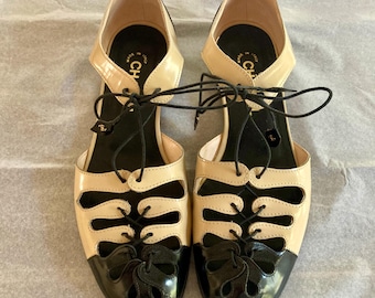 CHANEL spring 2003 two tone lace up flats 38.5 7.5 8