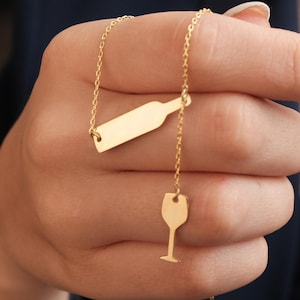 Einzigartige Weingeschenke Goldweinflasche Halskette, einzigartiger Wein-Liebhaber-Schmuck, minimalistisches Lariat-Halskettengeschenk, elegantes Wein-Themengeschenk für Frauen