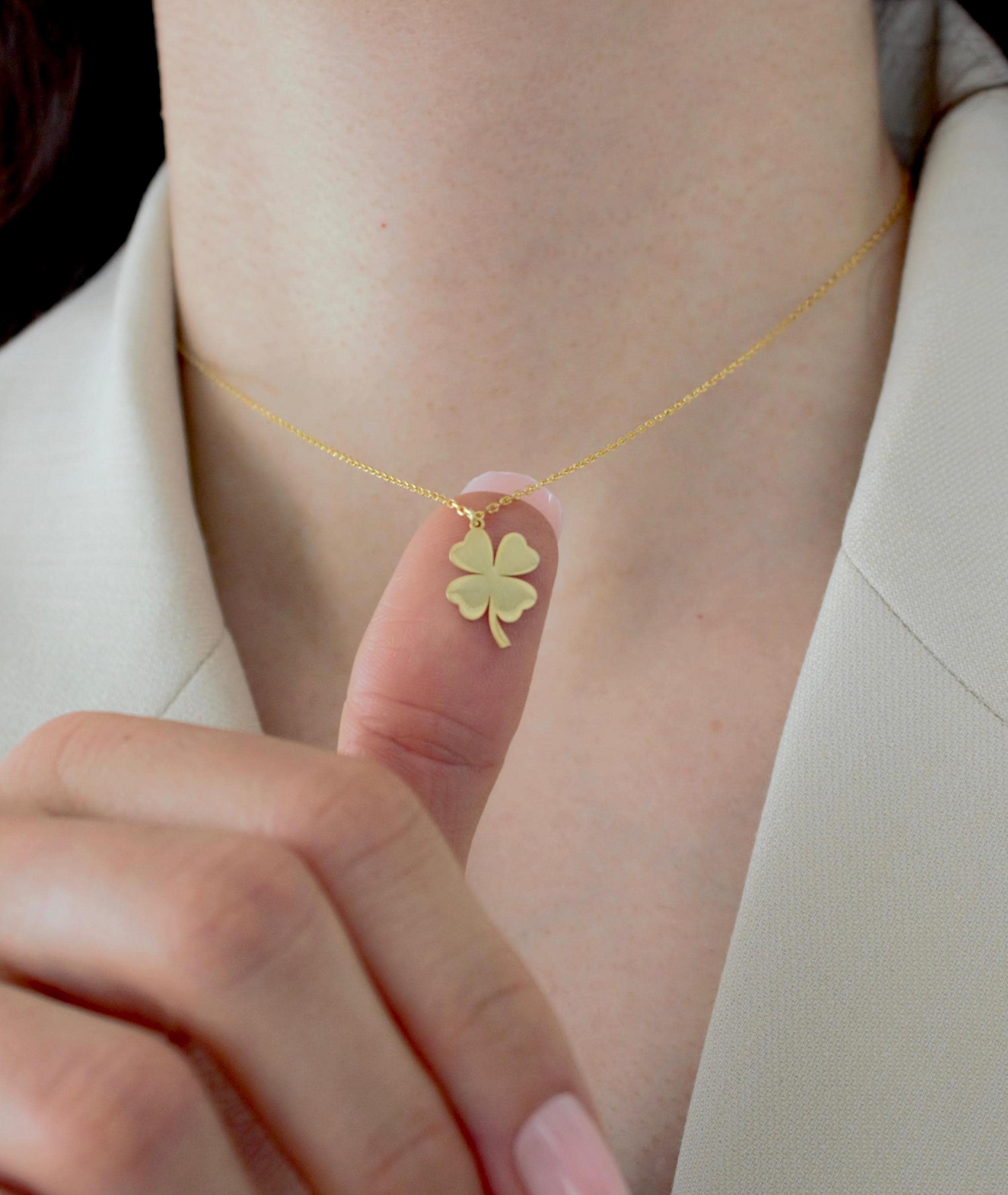 Chaîne Dorée Avec Pendentif Feuille Venizi - Bijou D'occasion En Pierre