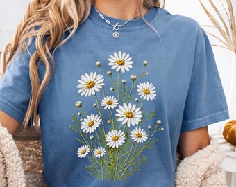 Daisy Flower Shirt Comfort Colors, Wildflower Botanical Tee, Cottagecore Floral Shirt, Retro Nature Graphic, April Birth Flower Gift for Her