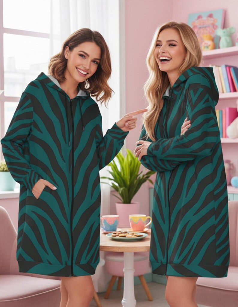 Peut inclure: Ensemble de trois mugs en c&eacute;ramique avec une finition mate et mouchet&eacute;e. Les mugs sont de couleur cr&egrave;me, gris clair et gris fonc&eacute;. Design simple et minimaliste, pour caf&eacute; ou th&eacute;.