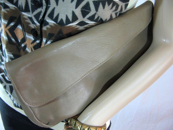 70s Tan LEATHER CLUTCH - image 1