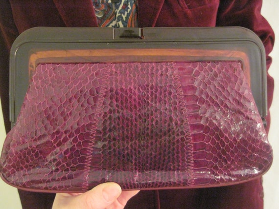 1940's Burgundy SNAKE SKIN CLUCH with Bakelite Cl… - image 3