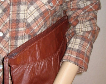 70's BROWN LEATHER CLUTCH 11" x 7"