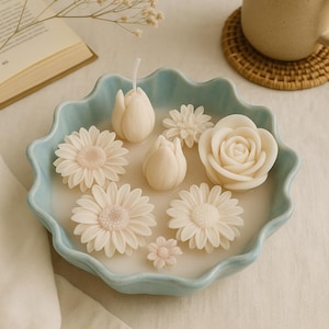 Handmade floral candle in a blue bowl | Handmade decoration.